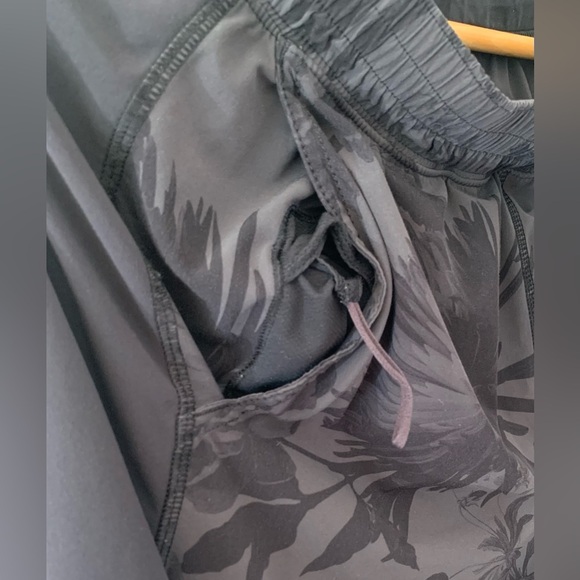 LULULEMON Pace Breaker Shorts Floral Limited Edition *Linerless - Picture 5 of 6